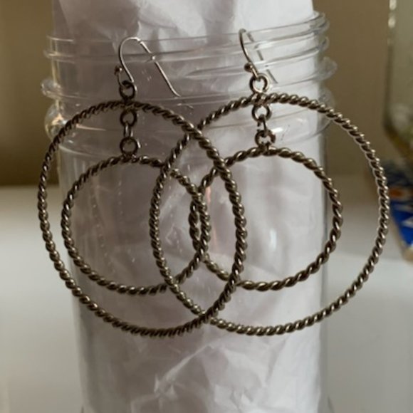 Dangling Circle Earrings Silver tone - Picture 2 of 4